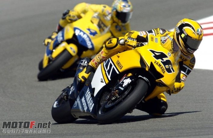 valentino-rossi-yamaha-12_jpg_700.jpg
