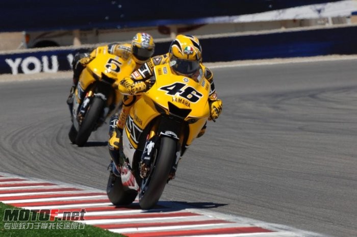 valentino-rossi-yamaha-19_jpg_700.jpg