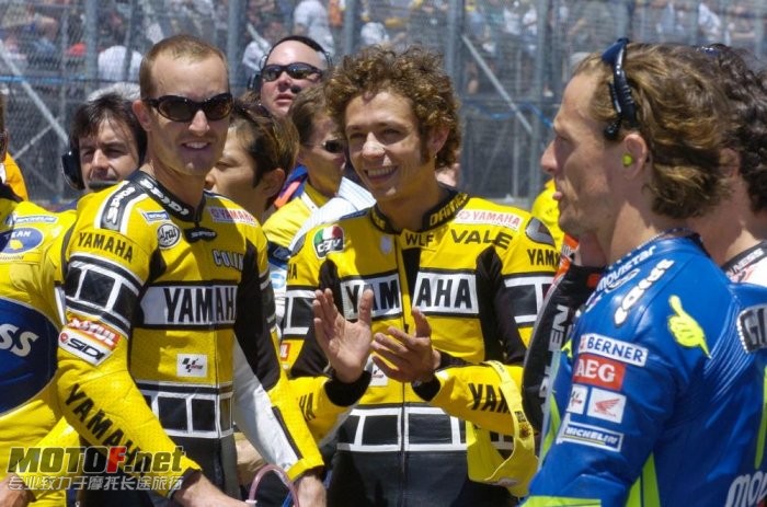 valentino-rossi-yamaha-18_jpg_700.jpg