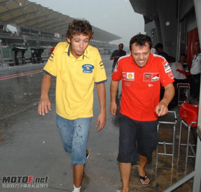 valentino-rossi-yamaha-36_jpg_700.jpg