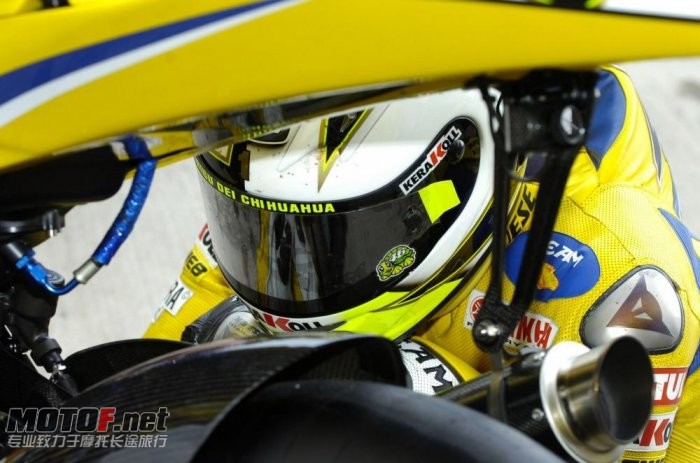 valentino-rossi-yamaha-31_jpg_700.jpg