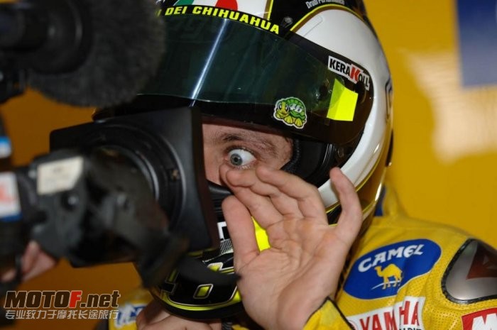 valentino-rossi-yamaha-29_jpg_700.jpg