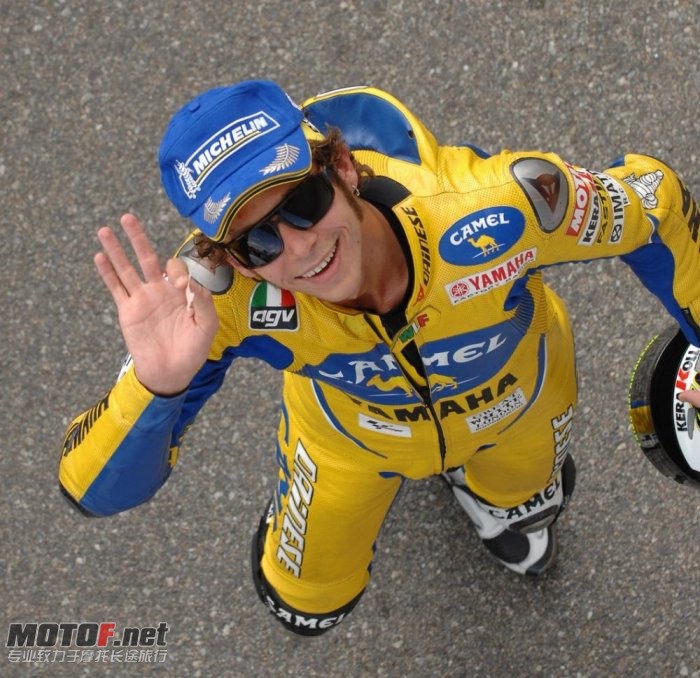 valentino-rossi-yamaha-33_jpg_700.jpg