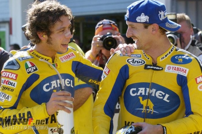 valentino-rossi-yamaha-43_jpg_700.jpg