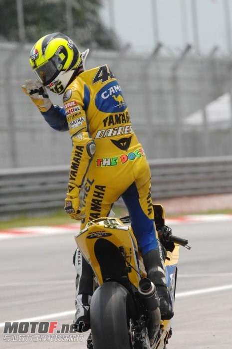 valentino-rossi-yamaha-34_jpg_700.jpg