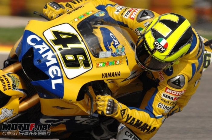 valentino-rossi-yamaha-48_jpg_700.jpg