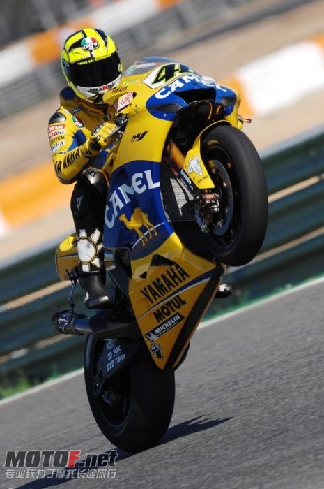 valentino-rossi-yamaha-42_jpg_700.jpg