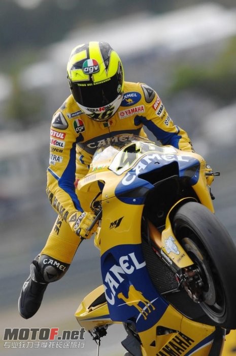 valentino-rossi-yamaha-39_jpg_700.jpg