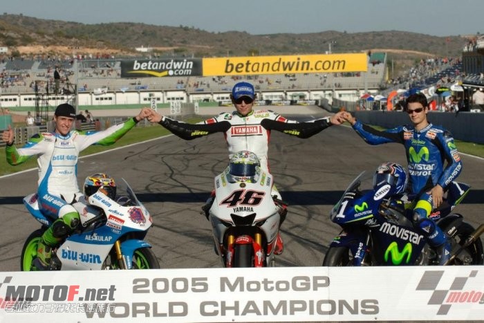 valentino-rossi-yamaha-09_jpg_700.jpg