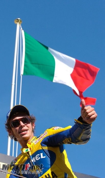 valentino-rossi-yamaha-40_jpg_700.jpg