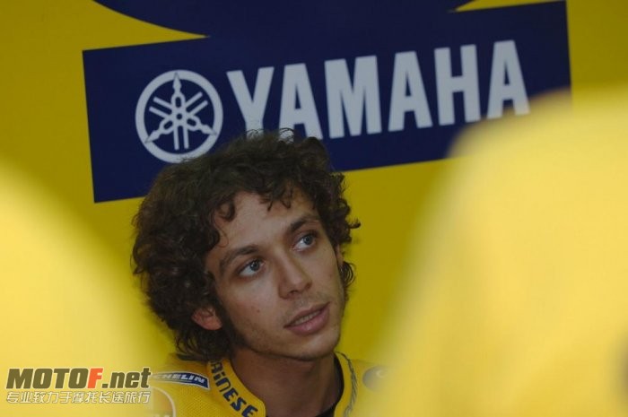 valentino-rossi-yamaha-25_jpg_700.jpg