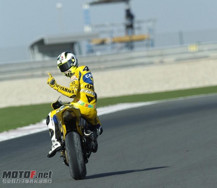 valentino-rossi-yamaha-30_jpg_700.jpg