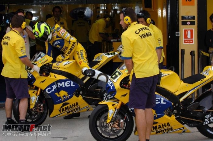 valentino-rossi-yamaha-53_jpg_700.jpg