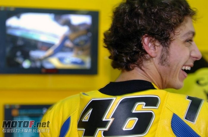 valentino-rossi-yamaha-52_jpg_700.jpg
