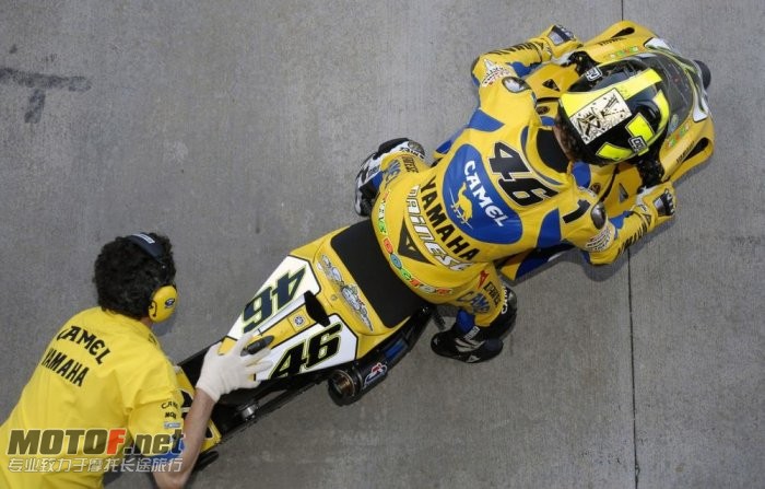 valentino-rossi-yamaha-51_jpg_700.jpg