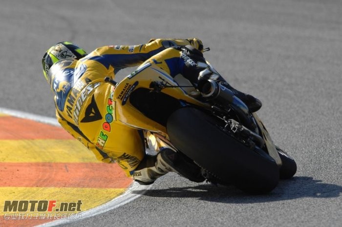 valentino-rossi-yamaha-57_jpg_700.jpg