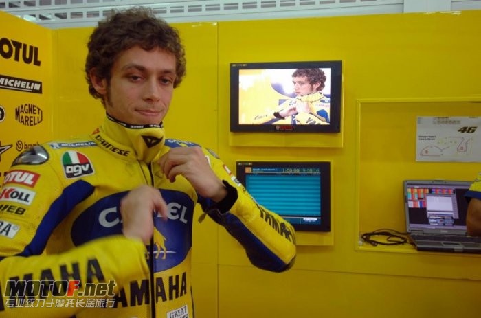 valentino-rossi-yamaha-50_jpg_700.jpg