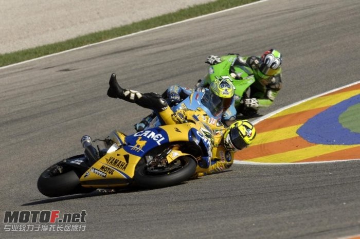 valentino-rossi-yamaha-55_jpg_700.jpg