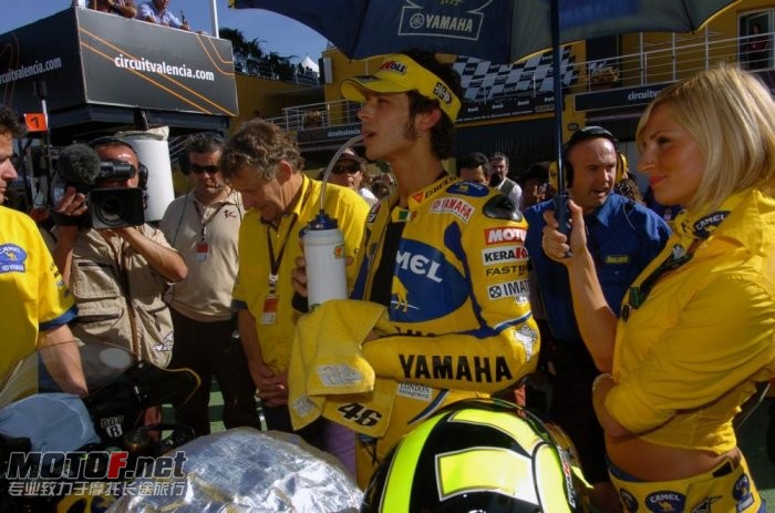 valentino-rossi-yamaha-54_jpg_700.jpg