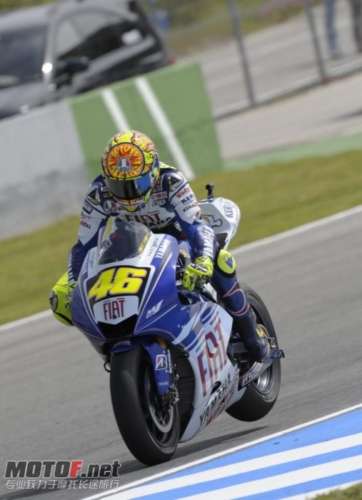 valentino-rossi-yamaha-84_jpg_700.jpg