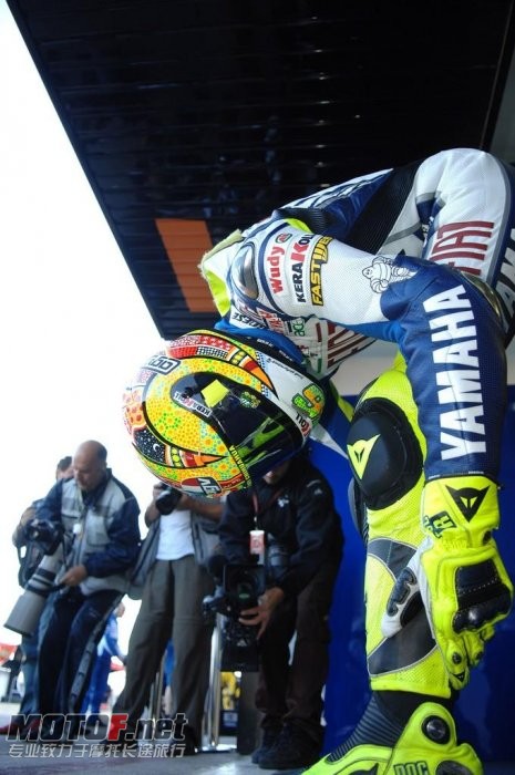 valentino-rossi-yamaha-81_jpg_700.jpg