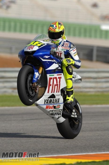 valentino-rossi-yamaha-80_jpg_700.jpg