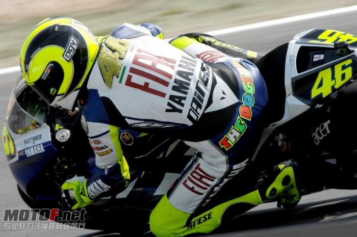 valentino-rossi-yamaha-72_jpg_700.jpg