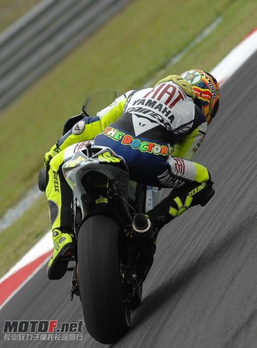 valentino-rossi-yamaha-79_jpg_700.jpg