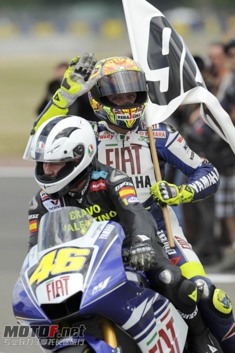 valentino-rossi-yamaha-86_jpg_700.jpg
