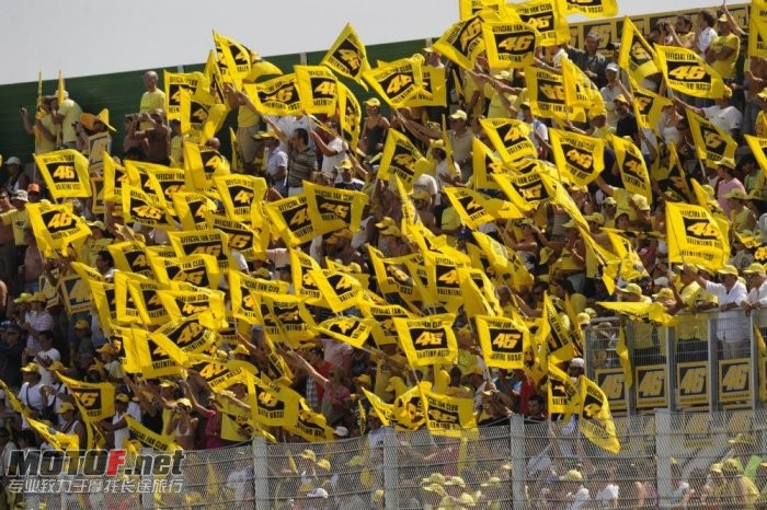 valentino-rossi-yamaha-97_jpg_700.jpg