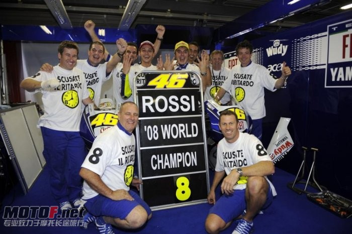 valentino-rossi-yamaha-102_jpg_700.jpg