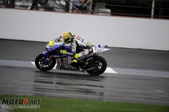 valentino-rossi-yamaha-100_jpg_700.jpg