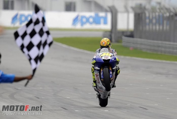 valentino-rossi-yamaha-107_jpg_700.jpg