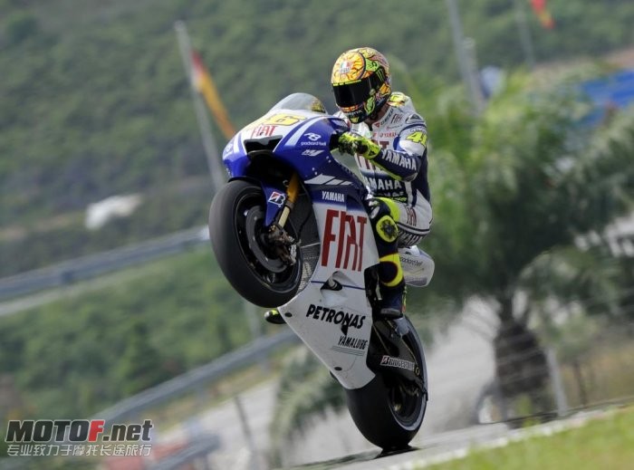 valentino-rossi-yamaha-129_jpg_700.jpg