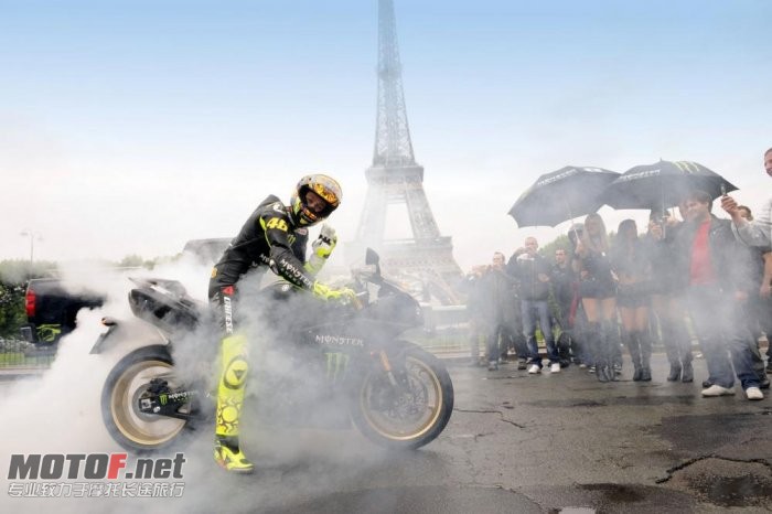 valentino-rossi-yamaha-114_jpg_700.jpg