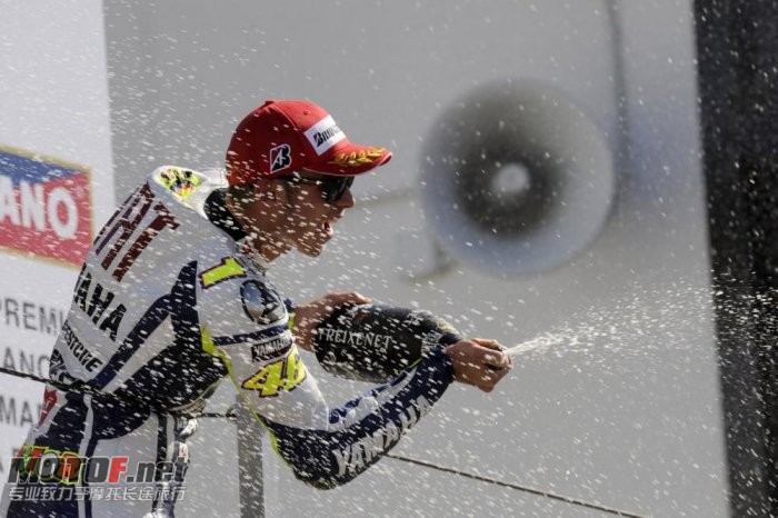 valentino-rossi-yamaha-124_jpg_700.jpg