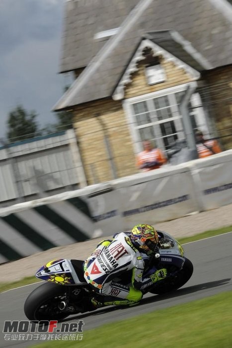 valentino-rossi-yamaha-121_jpg_700.jpg