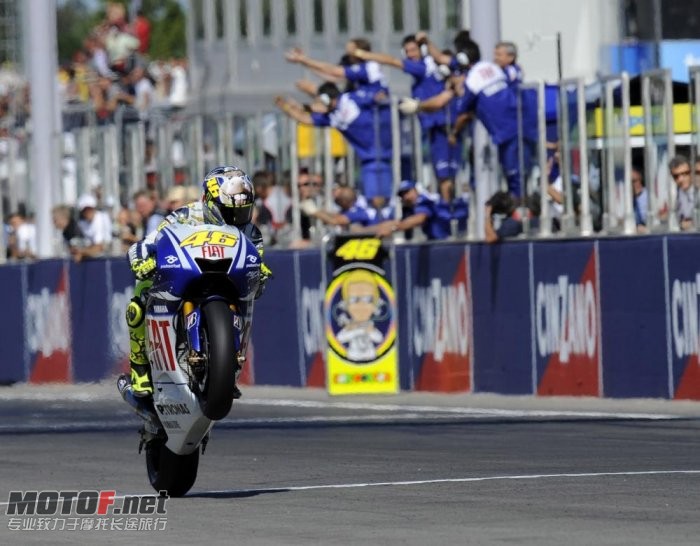 valentino-rossi-yamaha-125_jpg_700.jpg