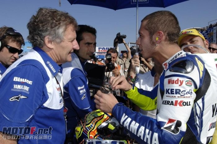 valentino-rossi-yamaha-109_jpg_700.jpg