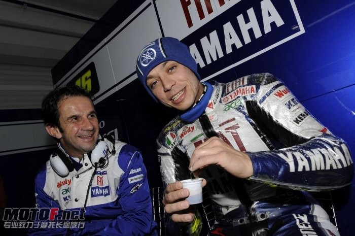 valentino-rossi-yamaha-108_jpg_700.jpg