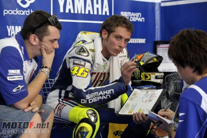 valentino-rossi-yamaha-134_jpg_700.jpg