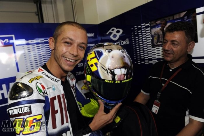 valentino-rossi-yamaha-123_jpg_700.jpg