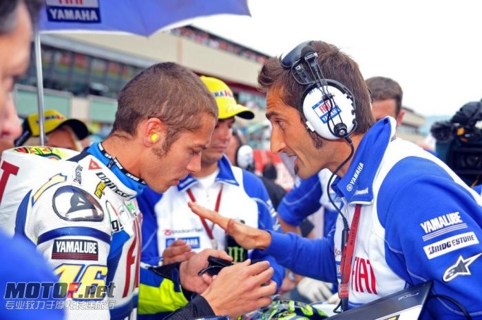 valentino-rossi-yamaha-117_jpg_700.jpg
