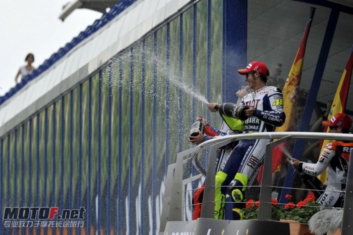 valentino-rossi-yamaha-139_jpg_700.jpg