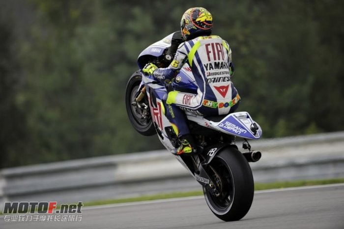valentino-rossi-yamaha-156_jpg_700.jpg
