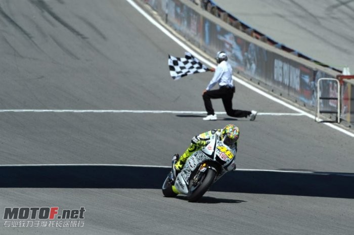valentino-rossi-yamaha-154_jpg_700.jpg