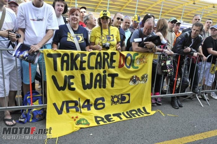 valentino-rossi-yamaha-148_jpg_700.jpg