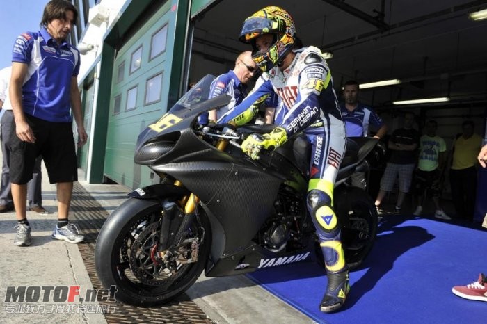 valentino-rossi-yamaha-149_jpg_700.jpg