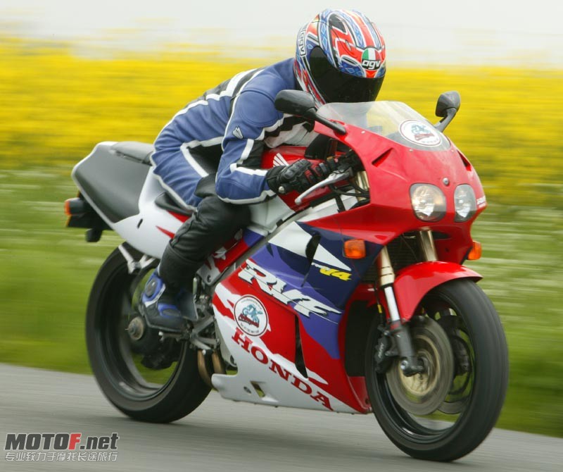 04honda-rvf400.jpg