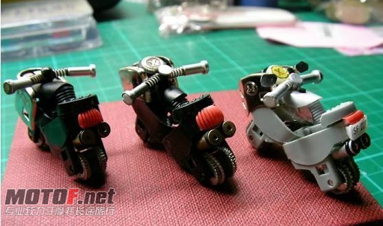 一二三代迷你重機合照
